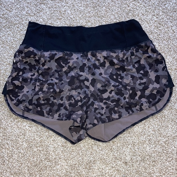 Athleta Pants - ATHLETA Running Free Printed 3.5" Lined Athletic Running Shorts Size Small